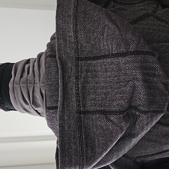 380. Lululemon Daily Practice Jacket - Picture 6 of 12